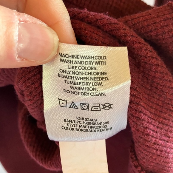 Red Henley Shirt and Gray Pants Set - Picture 5 of 16